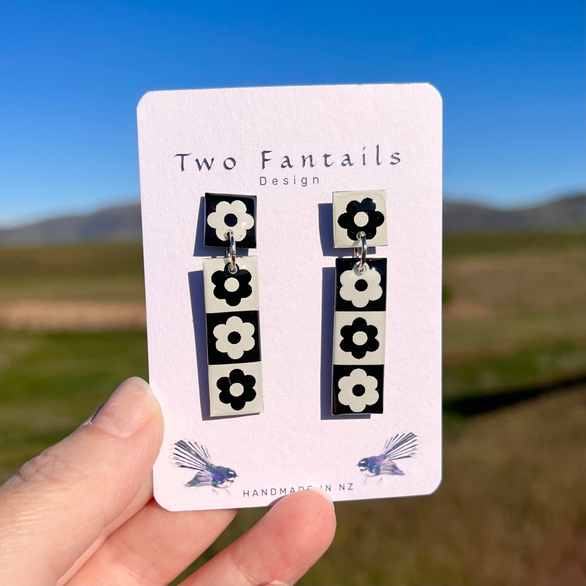 Mod About Daisies – Hand-Painted Black & White Retro Floral Dangle Earrings