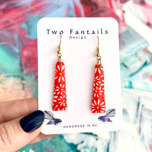 Red and white daisy tapered dangle earrings by Two Fantails Design